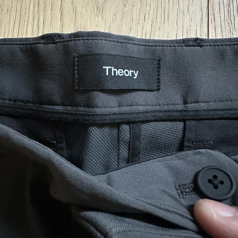 Theory Grey Ascend Tech Shorts Size 30 - Picture 2 of 8